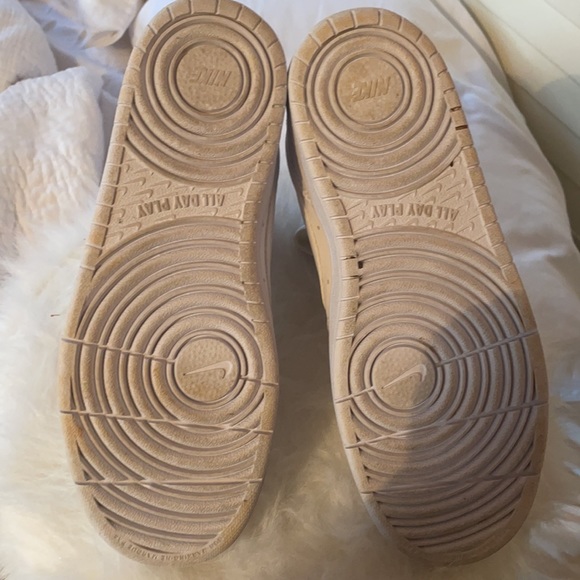 Boys nike high top airforce 1’s - Picture 6 of 7